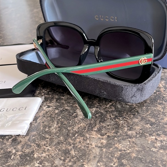 Like New GUCCI square sunglasses - Picture 2 of 11